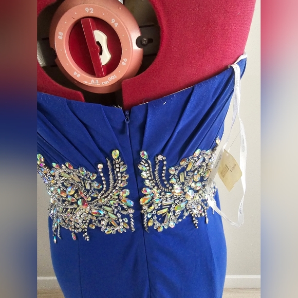 Evening gown size 4- New with tags - Picture 8 of 10
